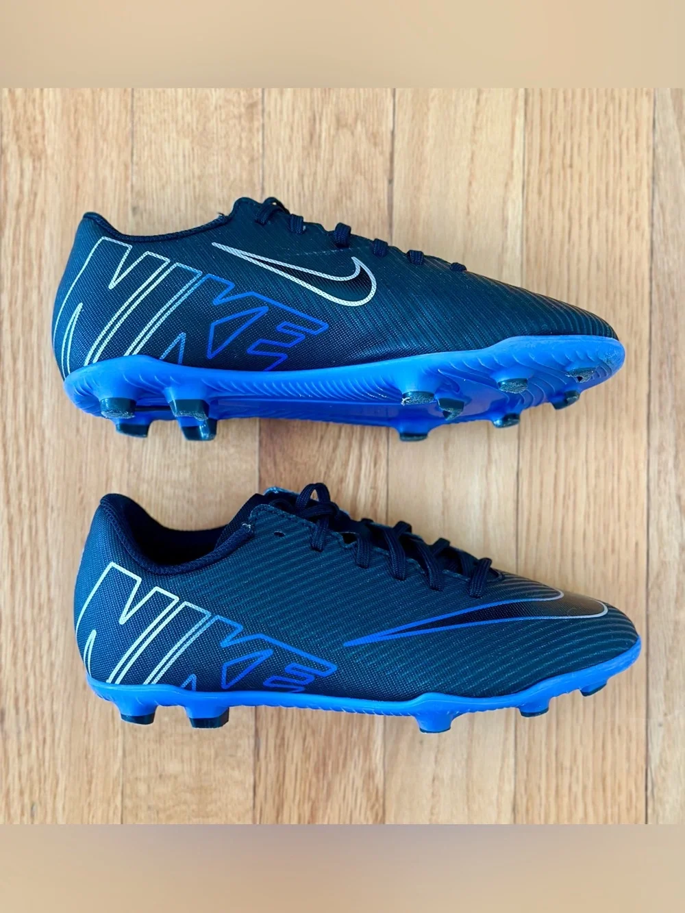 Nike Kids Soccer Cleats Black & Blue Size 3.5Y